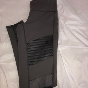 Alo moto style leggings. Gray. Small. EUC